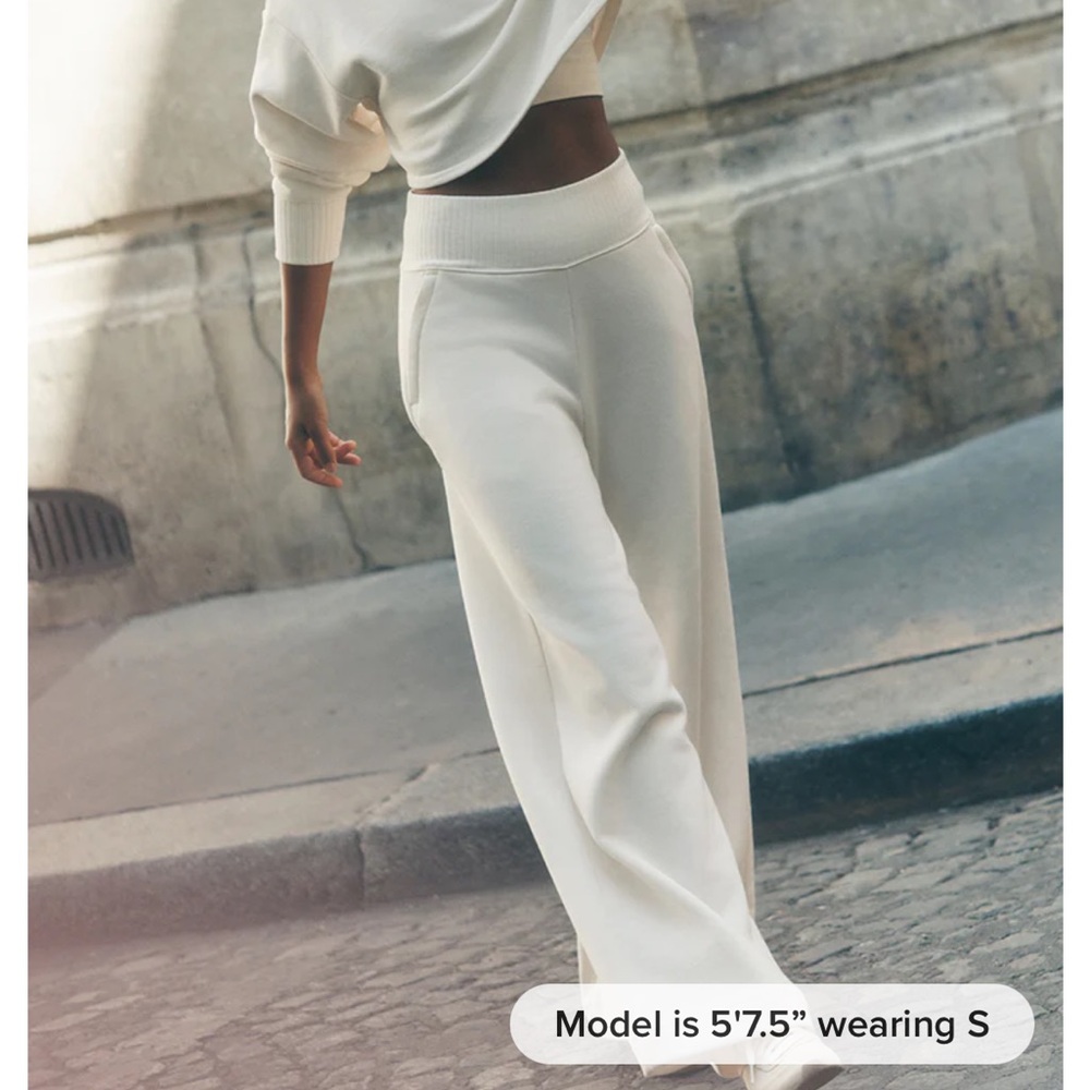 NWT ALO Yoga serenity wide leg sweat pant IVORY